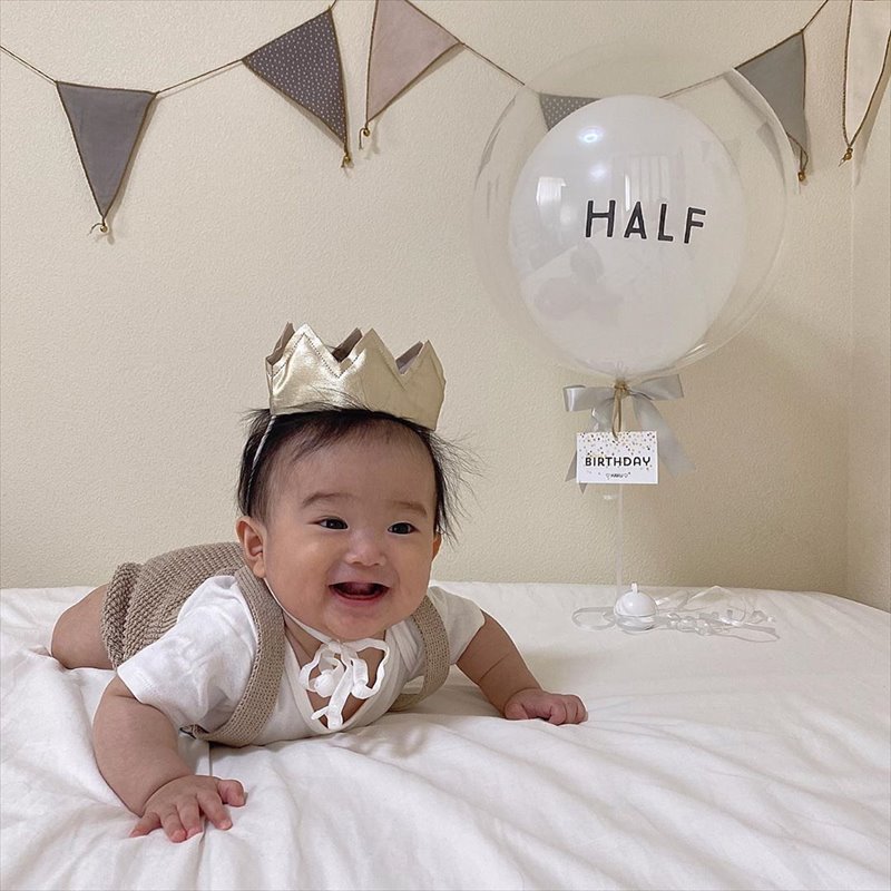 ハーフバースデー💛おめでとう🌻 .くやまん家生後6ヶ月ハーフバースデー自宅フォト