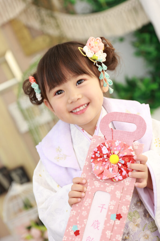 3歳・女の子 七五三の可愛い髪型を紹介！定番のヘアアレンジ - ハピリィフォトスタジオ