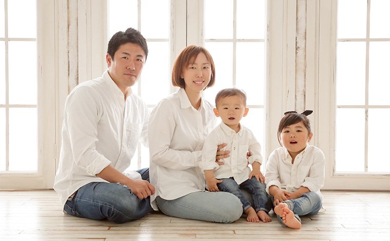 にぎやかな年賀状ができそうです！」愛犬とユニークな家族写真の撮影OurPhoto アワーフォト