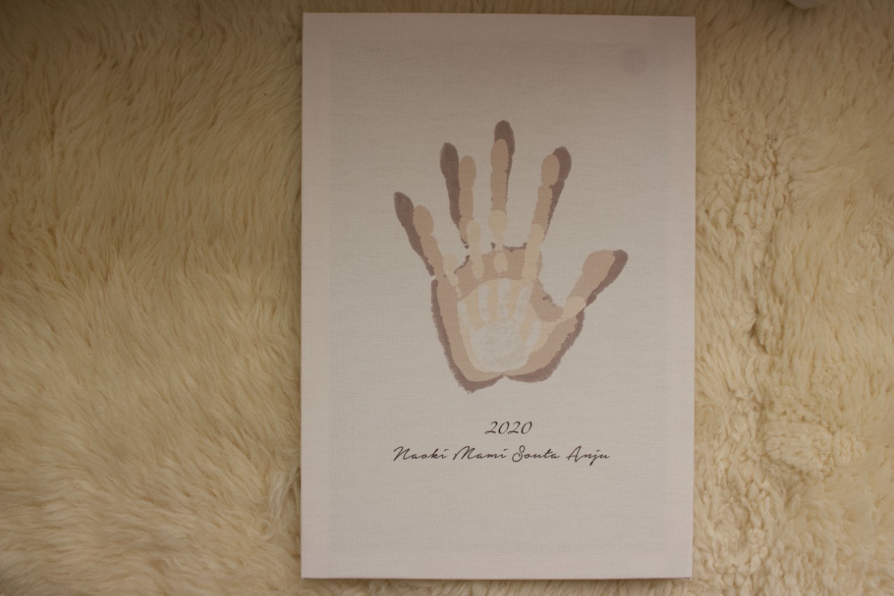 おしゃれな手形アートを家族で作ってみた！記念キットや失敗談も紹介子育てメディア memorico