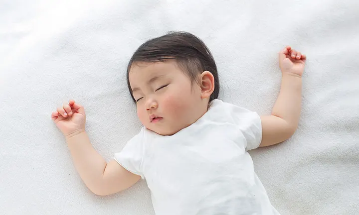 医師監修 赤ちゃんの理想的な睡眠時間は？月年齢ごとに解説！子育て情報キッズアライズ