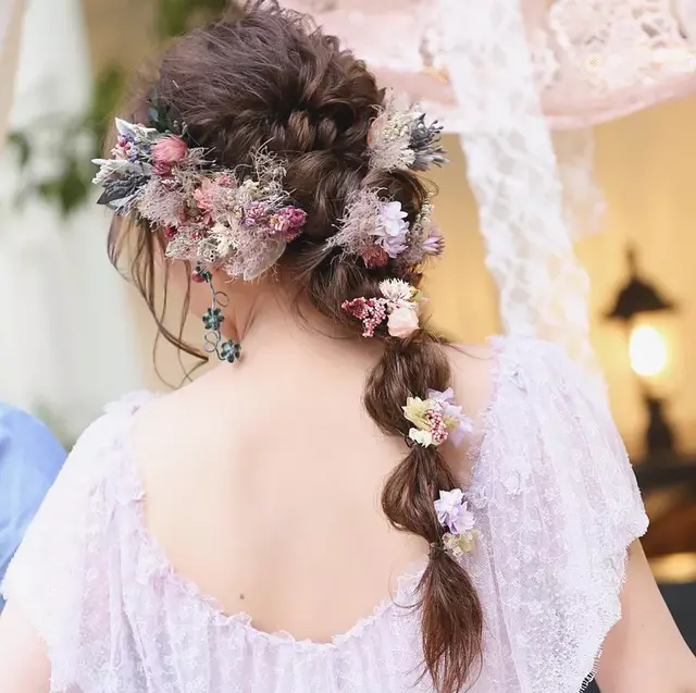 結婚式お呼ばれダウンスタイル14選 下ろす巻き髪もOK？抑えたいマナ