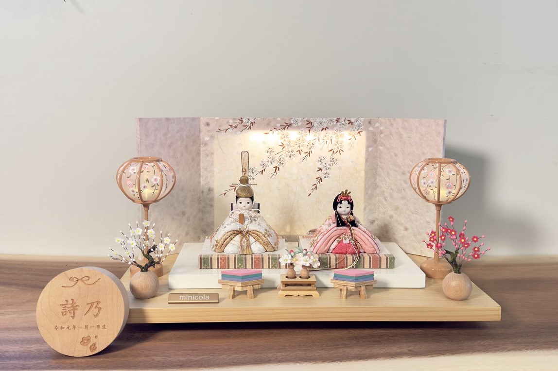 現代風のお顔で小さい雛人形 五人飾りでしまうタイプ飾り むぎ雛 ひな祭りのお雛様 – 雛人形のひなせい