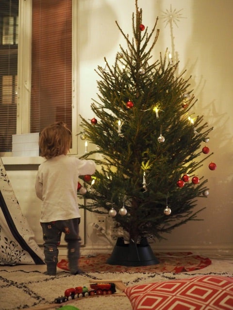 クリスマスツリーをおしゃれに飾り付けるコツ。クリスマスの雰囲気を高めよう