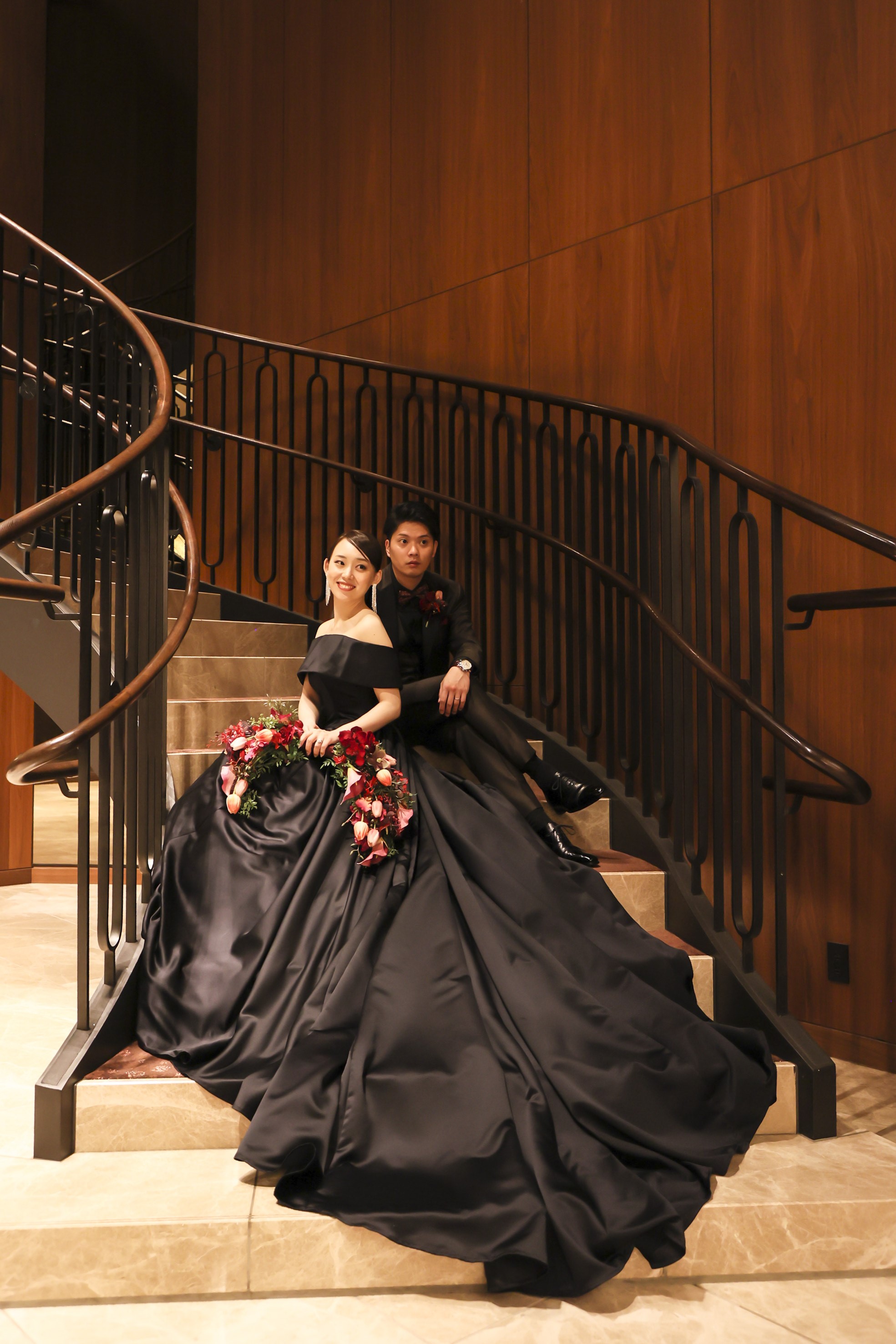 ブラック、ネイビー、パープル ダークカラーのクロスで魅せる洗練の披露宴コーディネート8選