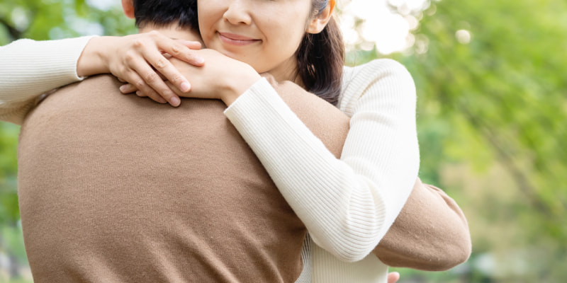 ハグの仕方で「恋人との親密度」を診断！ イラスト12枚TABI LABO