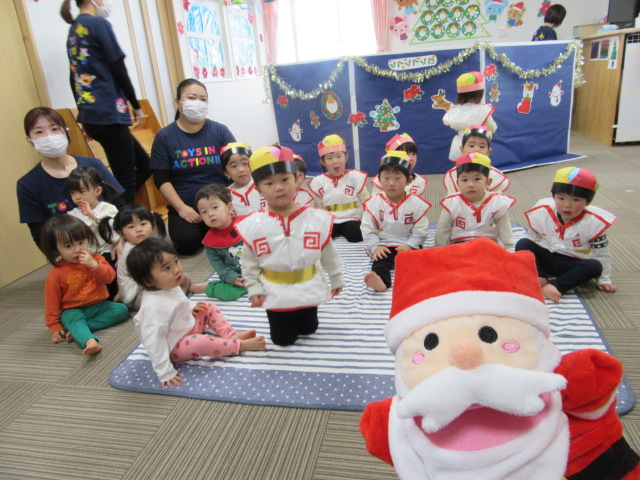 MAI𓂃𓂂ꕤ*.ﾟおしゃピク・子どもとお出かけ\\クリスマスパーティー年末にクリスマスパーティー開催しました！ ママはホワイトコーデキッズはサンタ服 がドレスコードだったんだけど、みんな本当に美しいよね🥰💕 今回はいつもママ会に参加してくれる方や仲良しのお