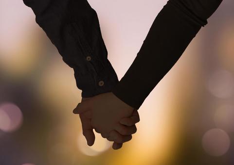 手繋ぎ影の写真素材写真素材なら「写真AC」無料 フリー ダウンロードOK