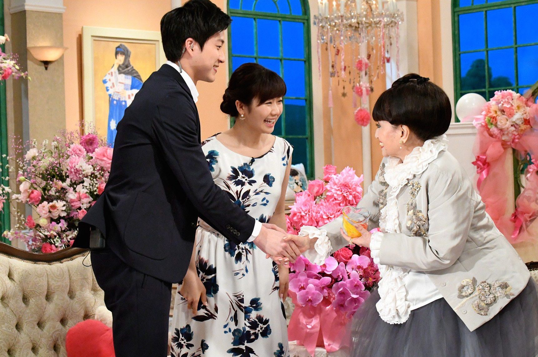 福原愛、台湾で結婚披露宴 「星空ウェディングドレス」でニッコリねとらぼ