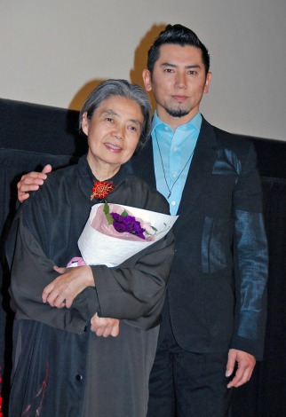 本木雅弘の長男UTA「バーバ」若かりし祖母樹木希林さんの写真公開 ９・15命日にしのぶ - 芸能 : 日刊スポーツ