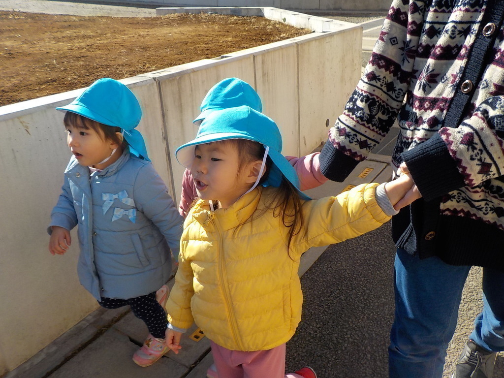 ウィンドブレーカー上着フード付き 幼稚園保育園外遊び お散歩用上着 子供服120 ベビー服女の子 フリル未使用タグ付きYahoo!フリマ 旧PayPayフリマ