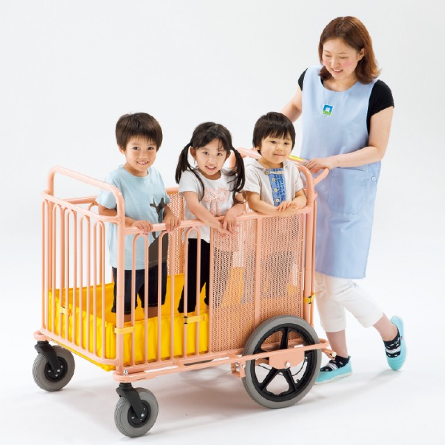 カートでお散歩楽しいな☆ 0歳児・空組- 久慈幼稚園 NEWS