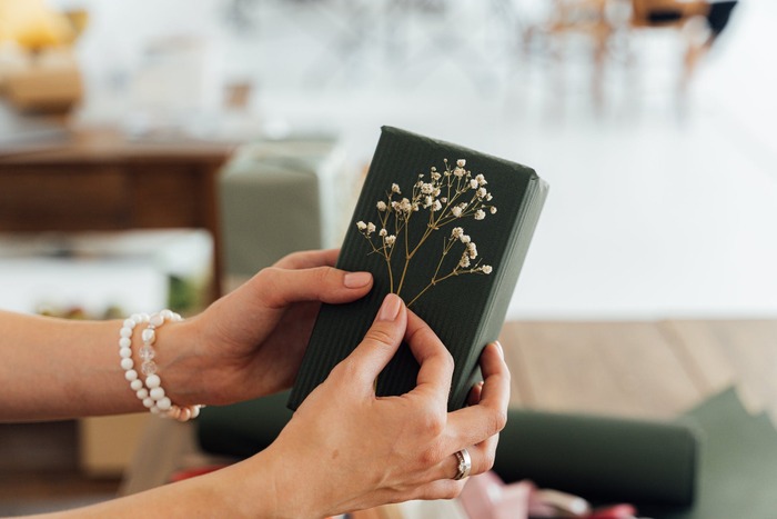 夫・旦那へ贈る 結婚記念日プレゼントおすすめ30選!ちょっとしたギフトや面白いグッズもPicky's Life