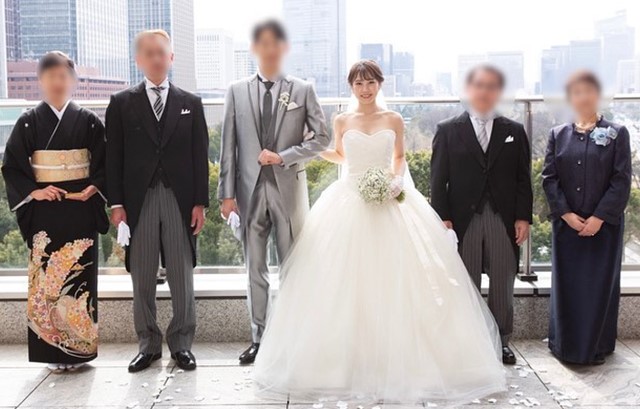 結婚式にふさわしい母親向け洋装の選び方！マナーやおすすめドレスのコーディネートをご紹介結婚式・パーティードレスレンタルなら ドレスティーク