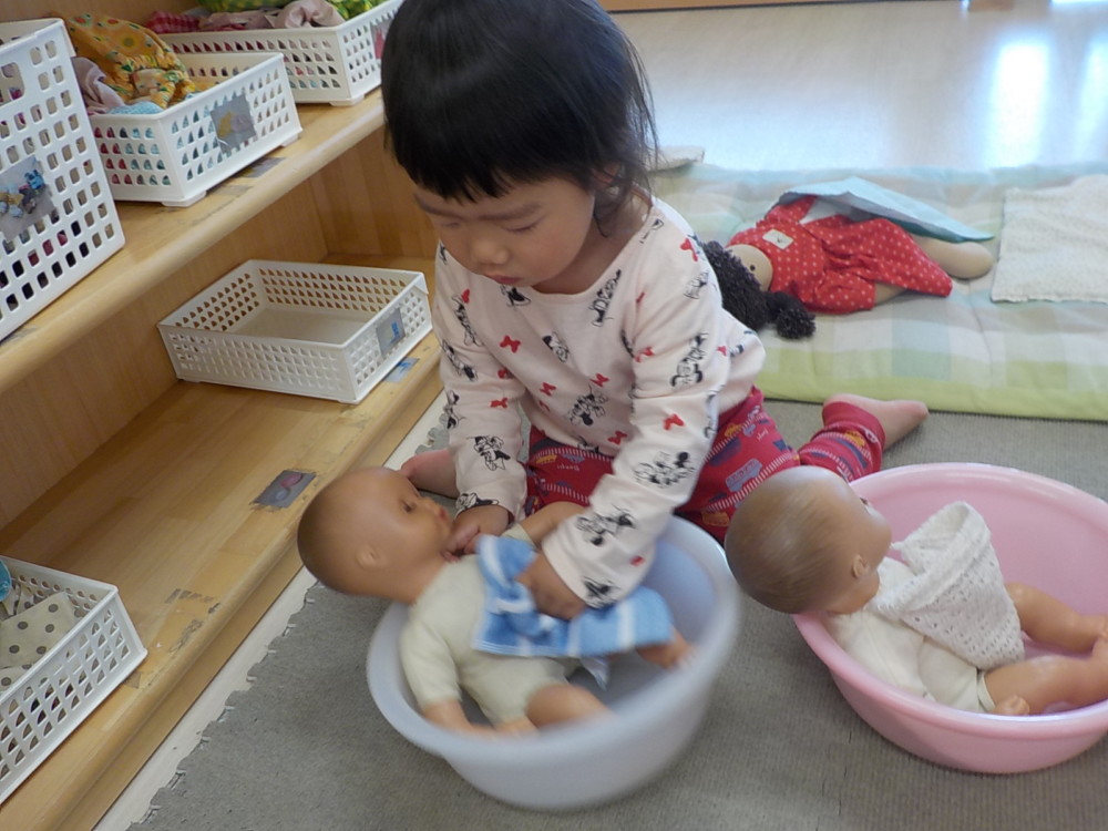 1歳児に人気の手遊び!一緒に楽しめるおすすめ7選保育士派遣・求人募集・転職なら「わたしの保育」