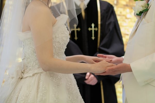 結婚式での形式はどうする？先輩花嫁が選んだ人気の挙式3選！ニュース