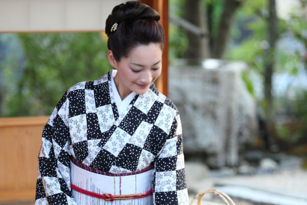 夏の光り輝く海で、おふたりの晴れ姿を残しませんか♪