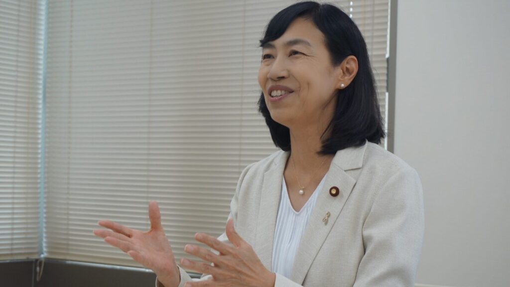 金子恵美氏が政界引退で夫のブログにコメント