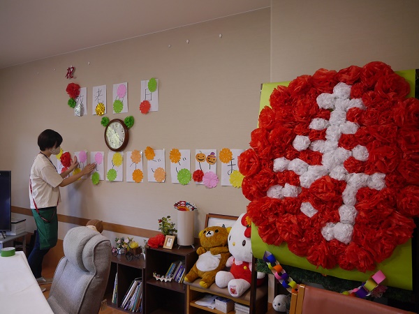 敬老会のための華やかなデイサービス飾りの作り方
