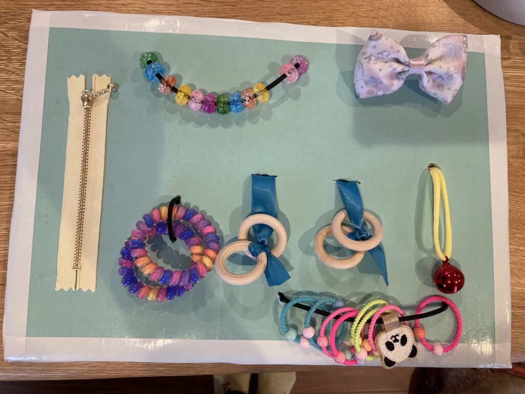 手作りおもちゃが仲間入りしました♪ ダンボール箱のボール落としとミルク缶を使ったポットン落とし⚾︎ 大好きなキャラクターに大喜びの子どもたちでした🥰.企業主導型保育園 あど中郷ナーサリー 小規模保育園 茨城県 北茨城市 北茨城市中郷町 北茨城市磯原 新規