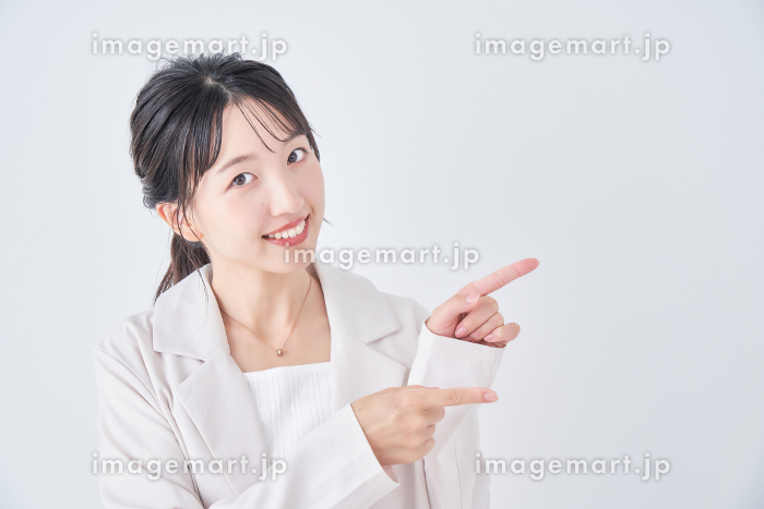 振り向き指差しポーズ