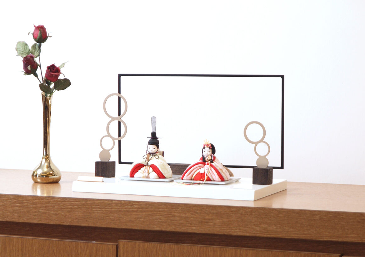 初節句 女の子と雛人形 - No: 2600824写真素材なら「写真AC」無料 フリー ダウンロードOK