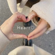 指ハートはもう古い！？今流行りのポーズ16種類を紹介