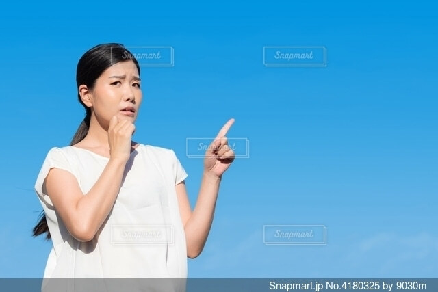 若いハンサムな男指差しポーズ ホワイト モデルイラスト素材透過、PNGフリー画像ダウンロード - Pngtree