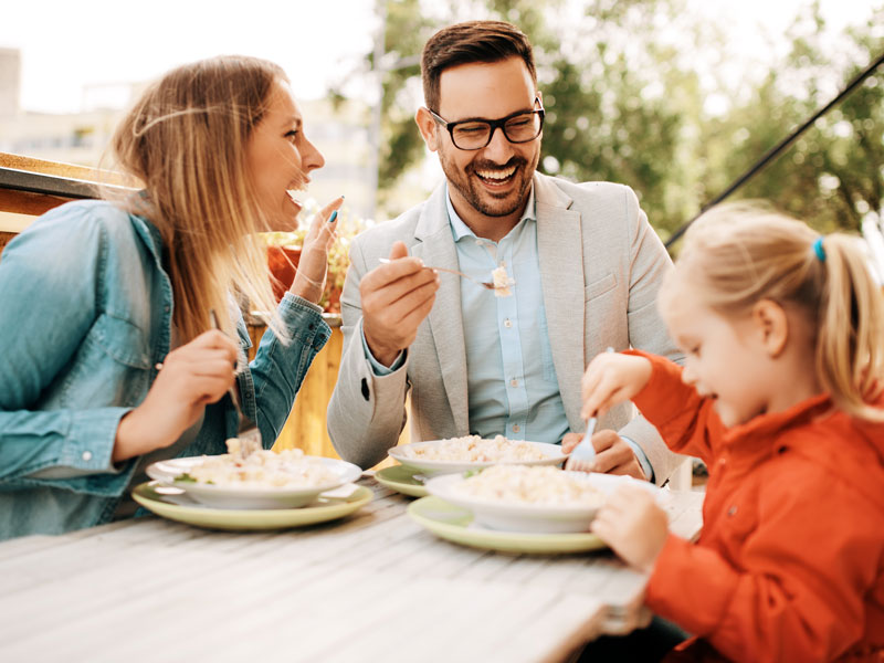 子連れでの外食ディナーは「月１回以下」が約７割！ NSグループ調べフードファン！FOOD FUN