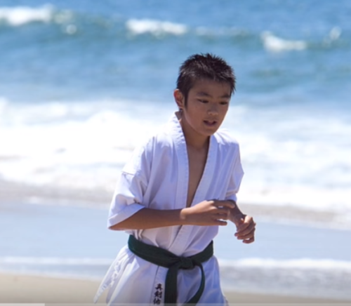 新田真剣佑の母親はどんな人？年上女性が好きなのは母のせい！？Recomama