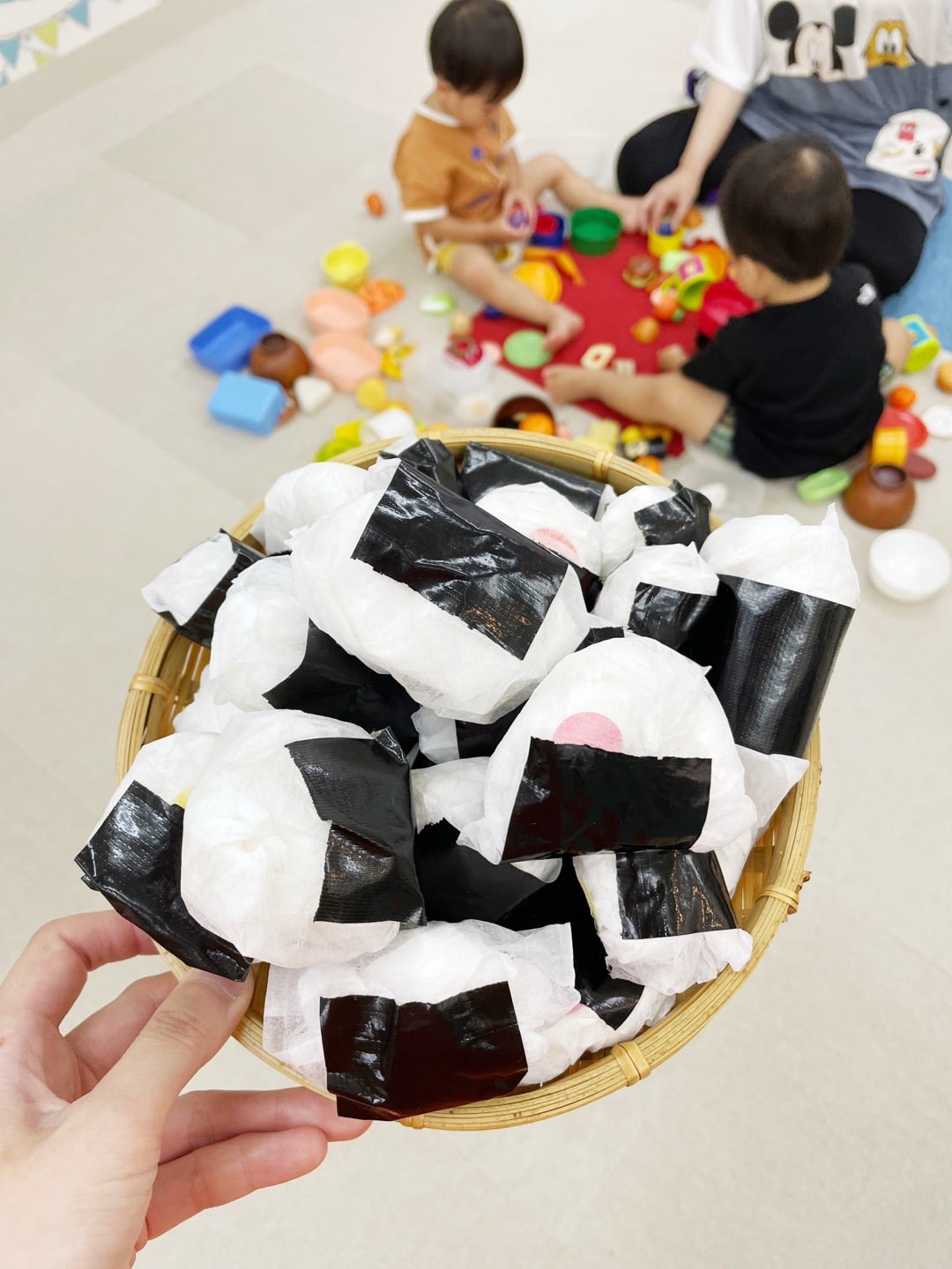 年少組 おにぎりを作りました☆お知らせ&Blog日体幼稚園