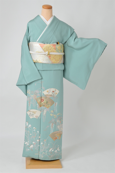 色無地の格は紋の有無や数で変わる！TPOに合った着こなしをわかりやすく説明きものレンタリエのきもの豆知識