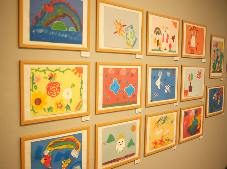 子供の作品がピッタリ入る！ニトリの画用紙額に入れて飾りました♩LEE