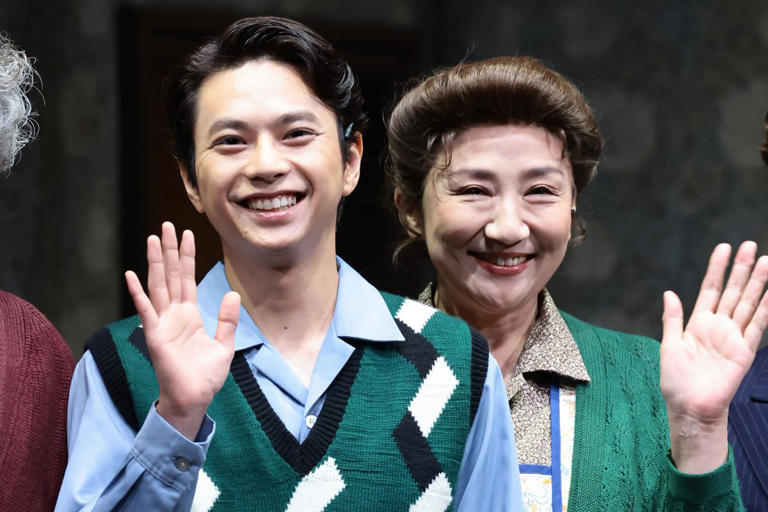 松下由樹:シンプルなブラックコーデで公開けいこ 舞台「銀河鉄道999」に出演 - 毎日キレイ