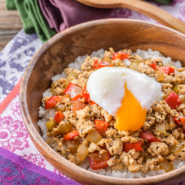 お弁当に 鶏そぼろのカラフル5色丼