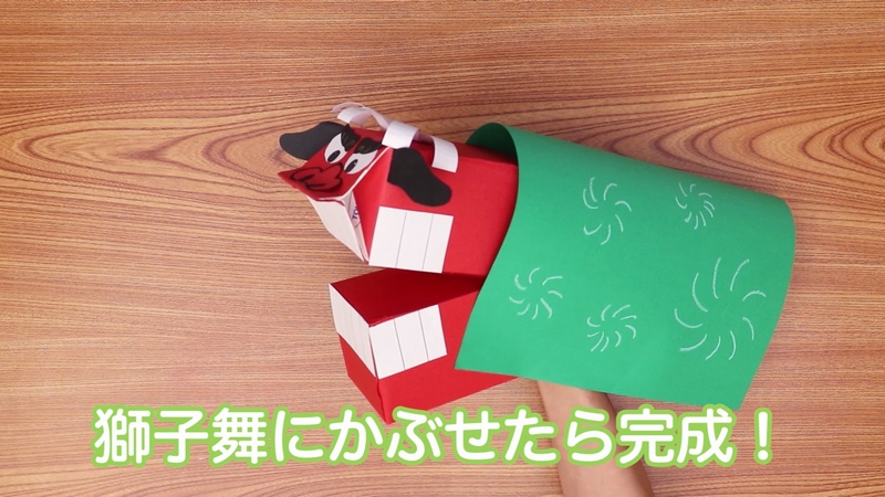 pierrot_sensei壁面製作 ぐるぐるししまい . 台紙に段ボールスタンプをするだけ! とっても簡単で可愛いお正月製作です♥ .段ボールを丸めた断面のぐるぐるで 良い味出てる〜😚 . 年中、年長さんなら顔も自分で作っちゃおう♫ . 型紙を使えば この投稿と同じししまい