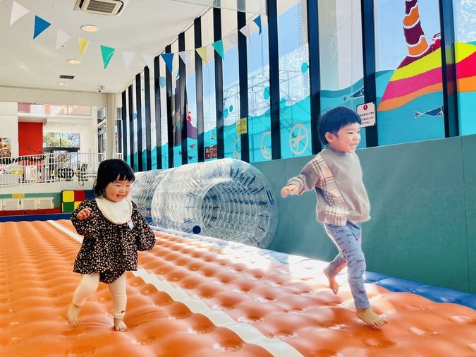 夏の水遊び・プール遊び ０・１・２歳児 まんまるこども園ブログ馬屋下まんまるこども園 – 2025年春、開園