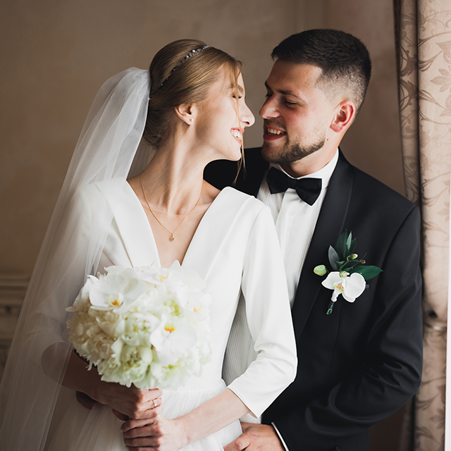 二次会やりたいけど面倒？ 親しい友人と二次会をする新郎新婦が急増中！『2次会くん』なら 面倒な会場探しが簡単にお得にできるって噂!◎ -DRESSY 公式 ウェディングドレス・ファッション・エンタメニュース