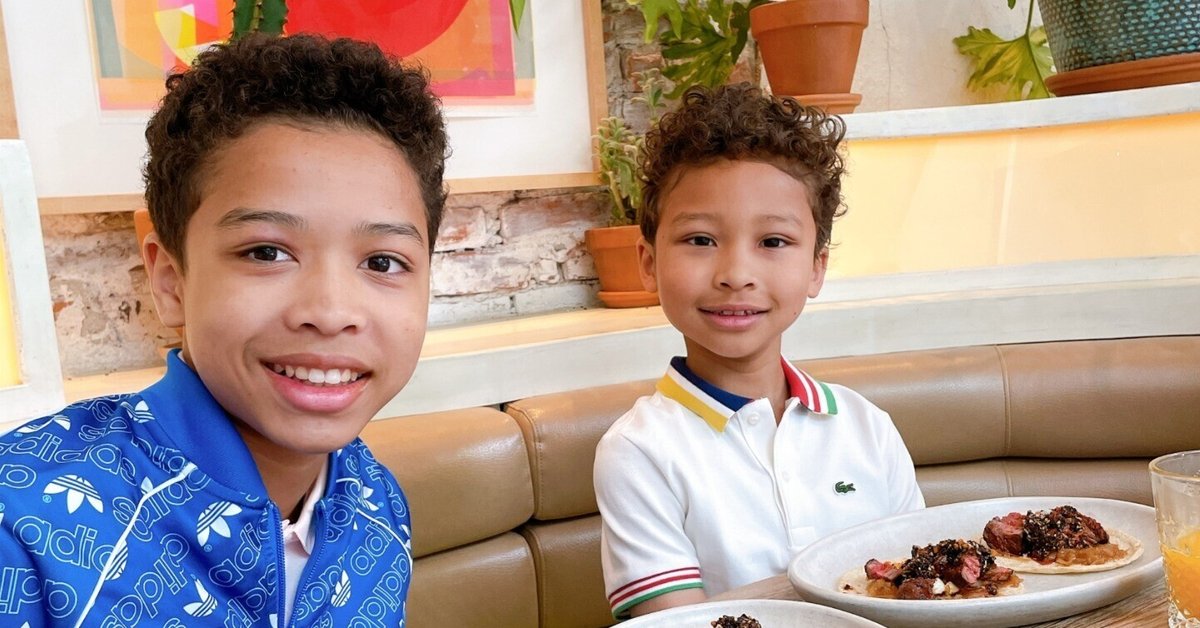 黒人と白人のファミリー Generative AI のイラスト素材105484421- PIXTA