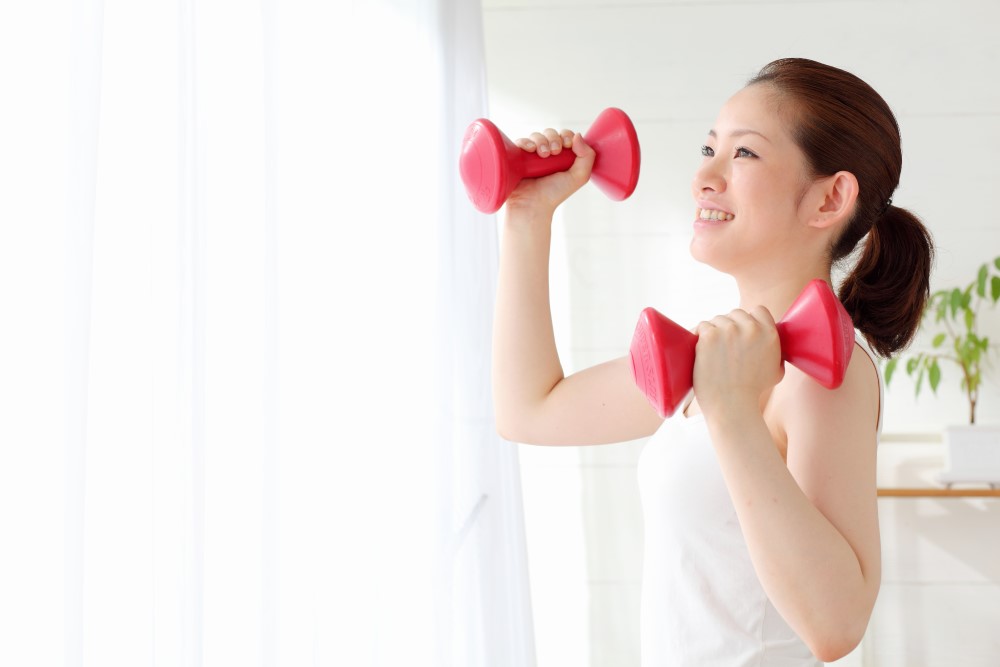 女性必見 大胸筋トレーニングでバストアップ!おすすめの筋トレ方法とストレッチを紹介解剖学 姿勢改善 40代 50代FMVスポーツ