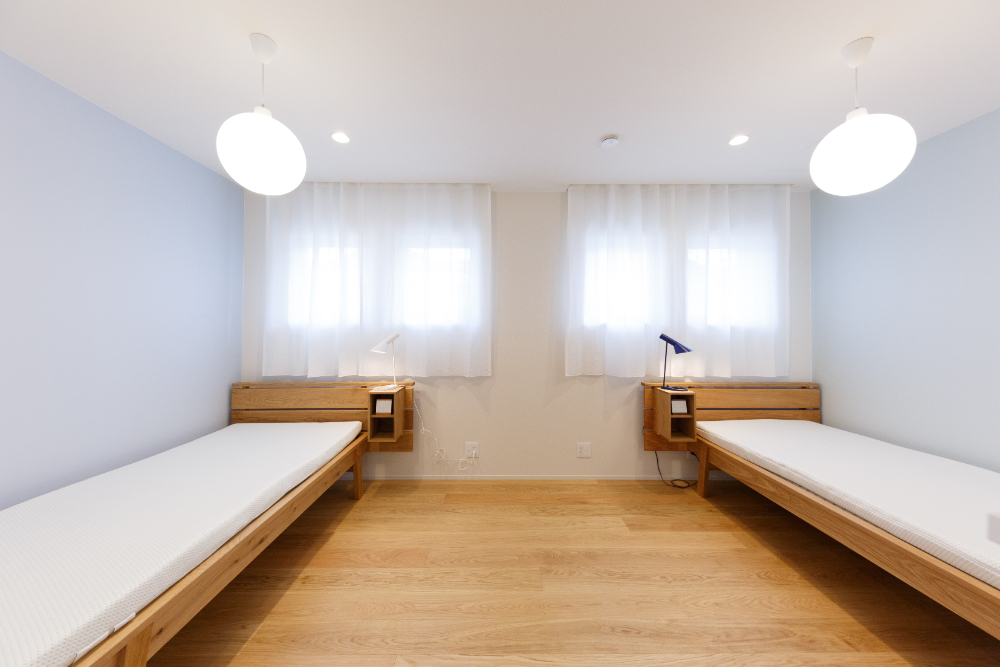 オフィスや家庭用に調節可能。子供部屋、ペットエリア、装飾スペース用の万能