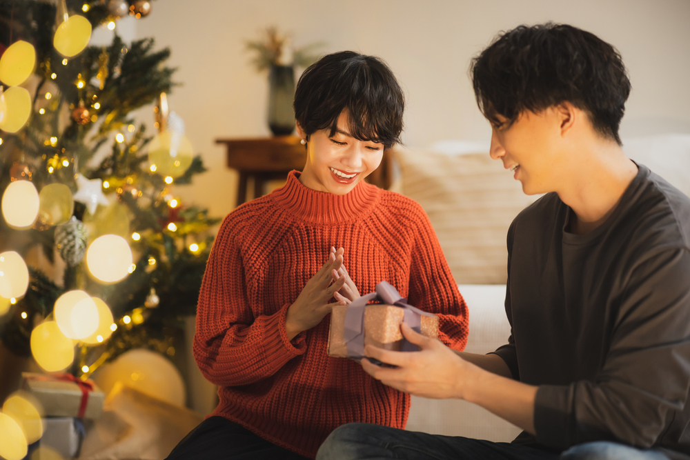 クリスマスに指でハートの形を作る恋人の無料の写真素材 - ID.2355フリー素材 ぱくたそ