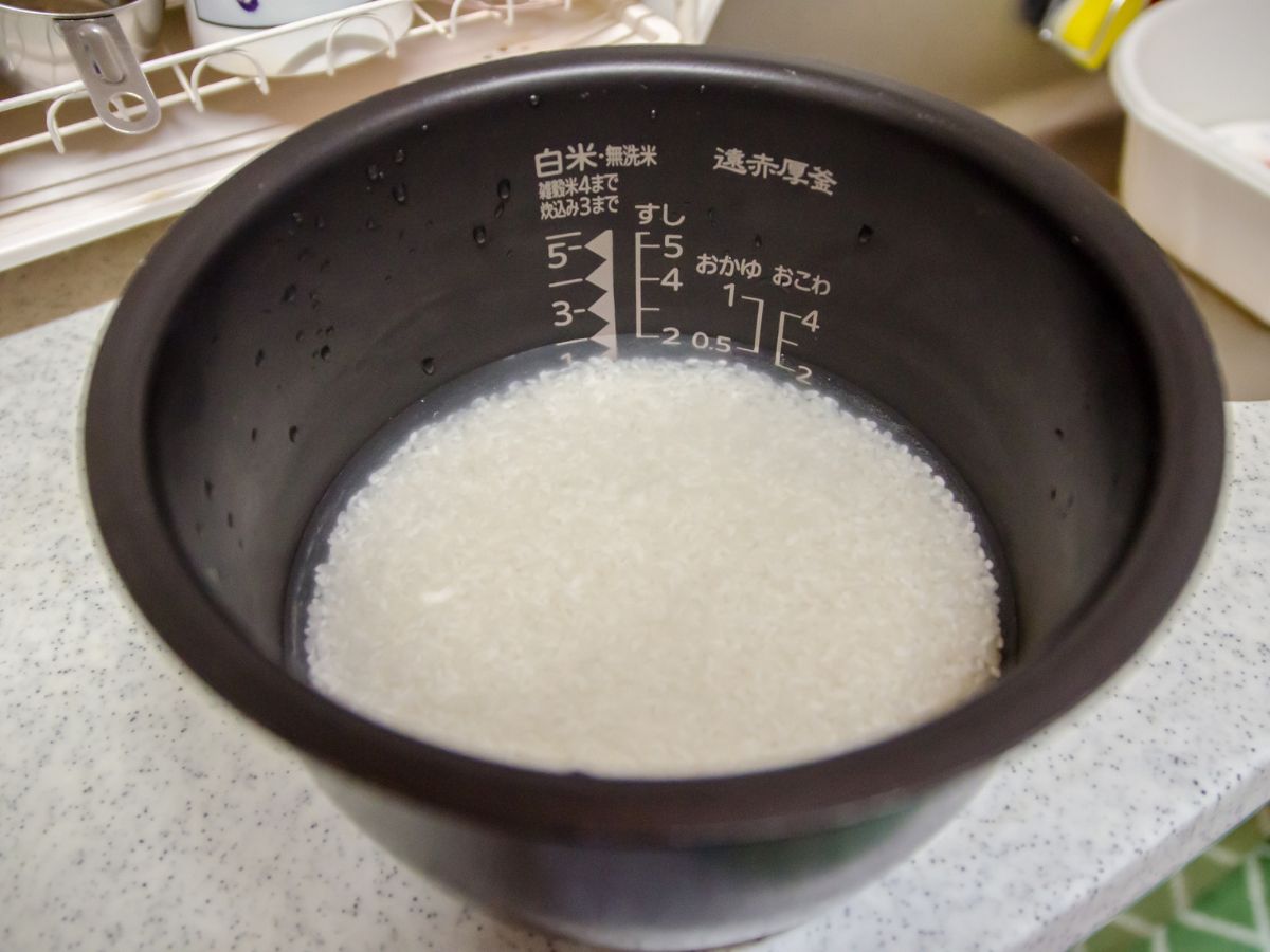 寒くなってきて米とぎが、辛い🥲 冷たい水に手を浸けなくても簡単にお米をとげるこの「なるほど米とぎ」😳 そしてお米 をこぼさずに水切りまで出来てしまう優れモノです😄