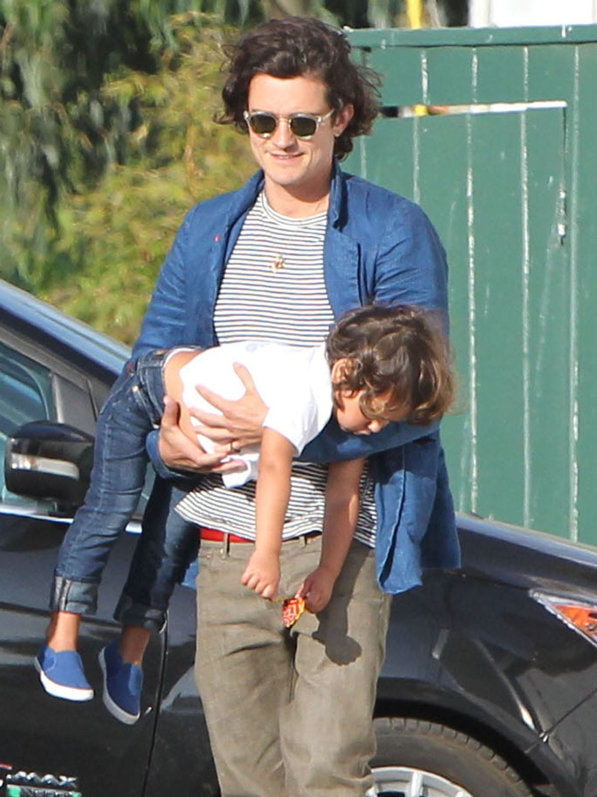 ミランダ・カー、もうすぐ5歳の息子フリン君をベビーカー乗せ！な空港スタイル！: マリポサの セレブリティーウォッチ