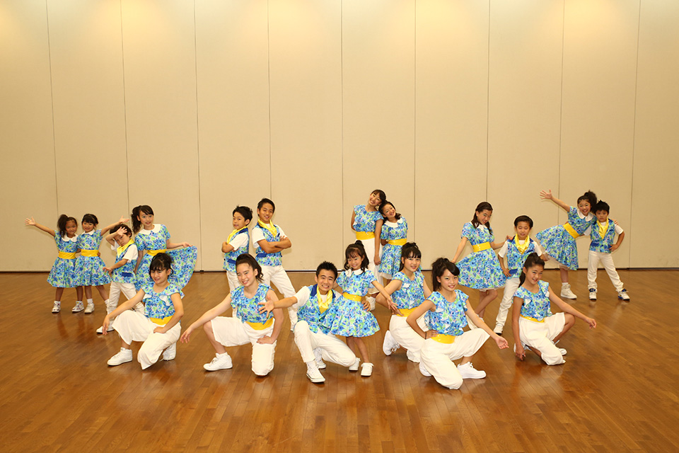 🌟ステージ衣装 男の子向け 🌟 今回はダンス発表会にぴったりな ステージ衣装 男の子向け の作り方をご紹介します！アーテックの衣装ベースは針・糸不要！ 5～10分で可愛い衣装が作れます🧸 🪡✂️ 🪡✂️ 🪡✂️ 🪡✂️ 🪡✂️ 🪡✂️ 🪡✂️🪡✂️ 使用素材