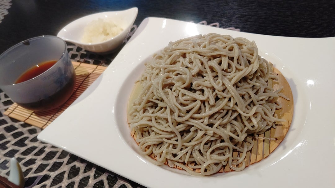 スタッフさんのご実家の方が送ってくださったという それはそれは大きなスイカを みんなでいただきました😋 甘かった🍉 ⁡ごちそうさまでした🙏🏻富山のスイカ🩷りなさんシューイチ