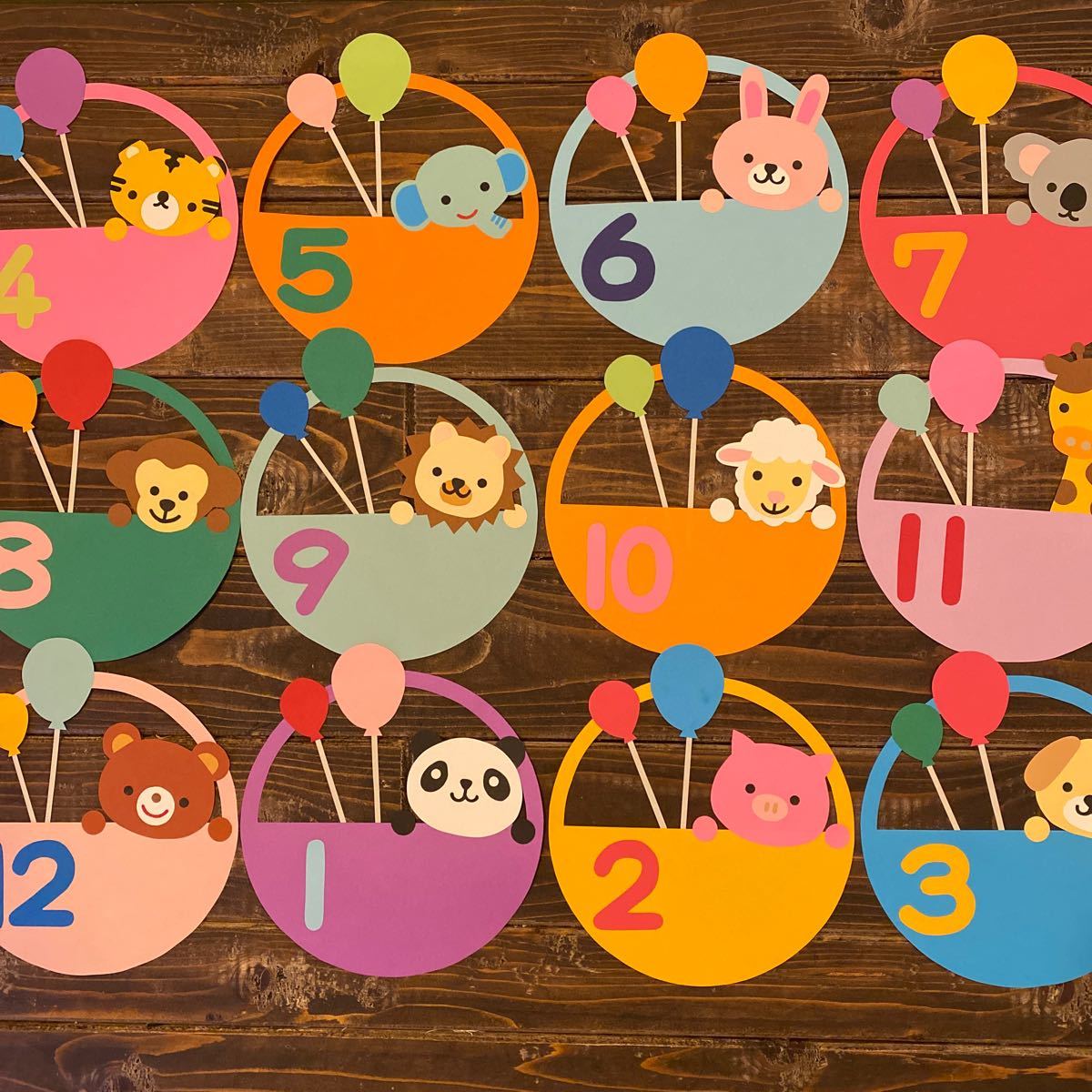 受注制作 壁面飾り 保育 誕生日表 お誕生日おめでとう 小サイズ - ☆壁面飾り☆minne byGMOペパボ国内最大級のハンドメイド・手作り通販サイト