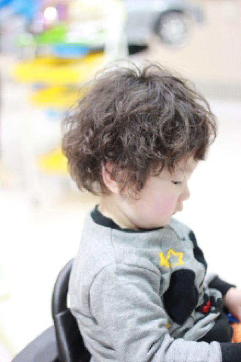 くりくり外国の子供風パーマスタイル-TEZZON for hair