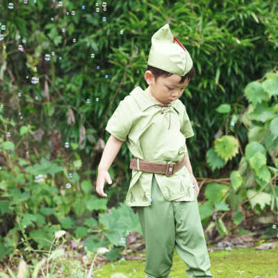 🄽🄰🄽🄰M i c h a e l🧸 . 家族でピーターパンコーデしてみた✨ . ホテルの中庭も海賊ぽくてピーターパンにぴったりだったの🏴‍☠️それにしても我が家のマイケルが可愛すぎてたまらなかった、、💗残念ながらくまさんは全然持ってくれなかったヨ😂Instagram