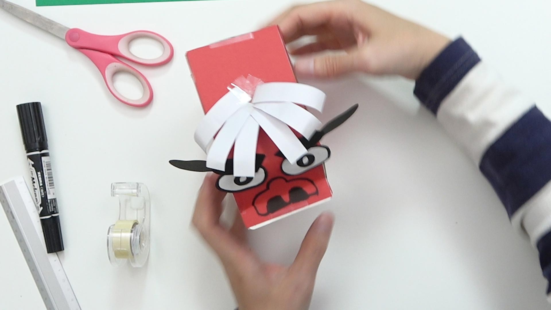 パクパク動く紙コップ獅子舞~お正月の手作りおもちゃ 1月の工作 保育士・幼稚園教諭のための情報メディア ほいくis ほいくいず